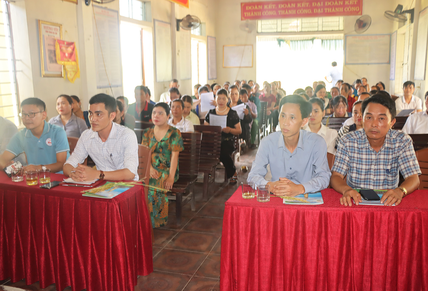 Hội thảo đầu bờ đánh giá hiệu quả thực hiện mô hình sử dụng phân bón NPK Văn Điển cho cây lúa vụ xuân tại huyện Đức Thọ
