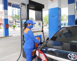 Giá xăng dầu 3 lần tăng: người dân, doanh nghiệp lại đối mặt với áp lực chi phí nhiên liệu