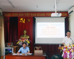 Ông Võ Thanh Tuấn – Phó Giám đốc Công ty Bảo hiểm PVI Bắc Trung bộ trả lời các câu hỏi của các đại biểu về dự hội nghị