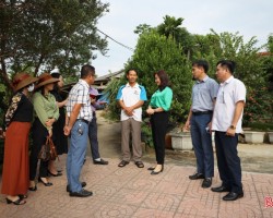Đoàn giám sát tham quan cụm dân cư “Sáng - xanh - sạch - đẹp - an toàn - văn minh” tại thôn Cừa Lĩnh, xã Đức Lĩnh.