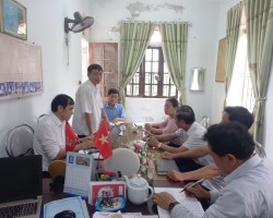 Trần Trung Thành - Phó Chủ tịch Hội Nông dân tỉnh làm việc với Đảng ủy xã Thạch Liên
