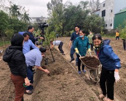 Hội Nông dân phường Thạch Quý huy động hội viên giúp các hộ cải tạo vườn