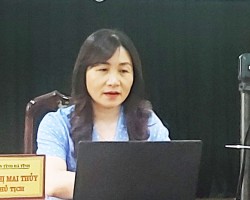 Đồng chí Nguyễn Thị Mai Thủy - Tỉnh ủy viên, Chủ tịch Hội Nông dân tỉnh phát biểu tại điểm cầu Hà Tĩnh
