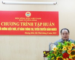 Đồng chí Nguyễn Tuấn Anh – Phó Trưởng ban Tuyên giáo Hội Nông dân Việt Nam phát biểu tại lớp tập huấn
