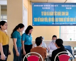 Hội Nông dân thị xã Hồng Lĩnh phối hợp tổ chức tư vấn và khám bệnh cho hội viên nữ