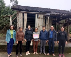 Chi hội nông dân Khe Thờ ủng hộ ngày công giúp đỡ hộ nghèo tháo dỡ nhà cũ