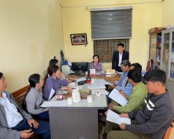Hội Nông dân xã Cẩm Minh triển khai thu tiền lãi vay qua tổ không dùng tiền mặt