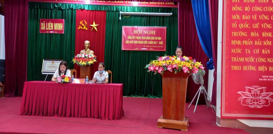Đồng chí Nguyễn Thị Thu Trang – Phó Chủ tịch Hội Nông dân huyện phát biểu tại hội nghị