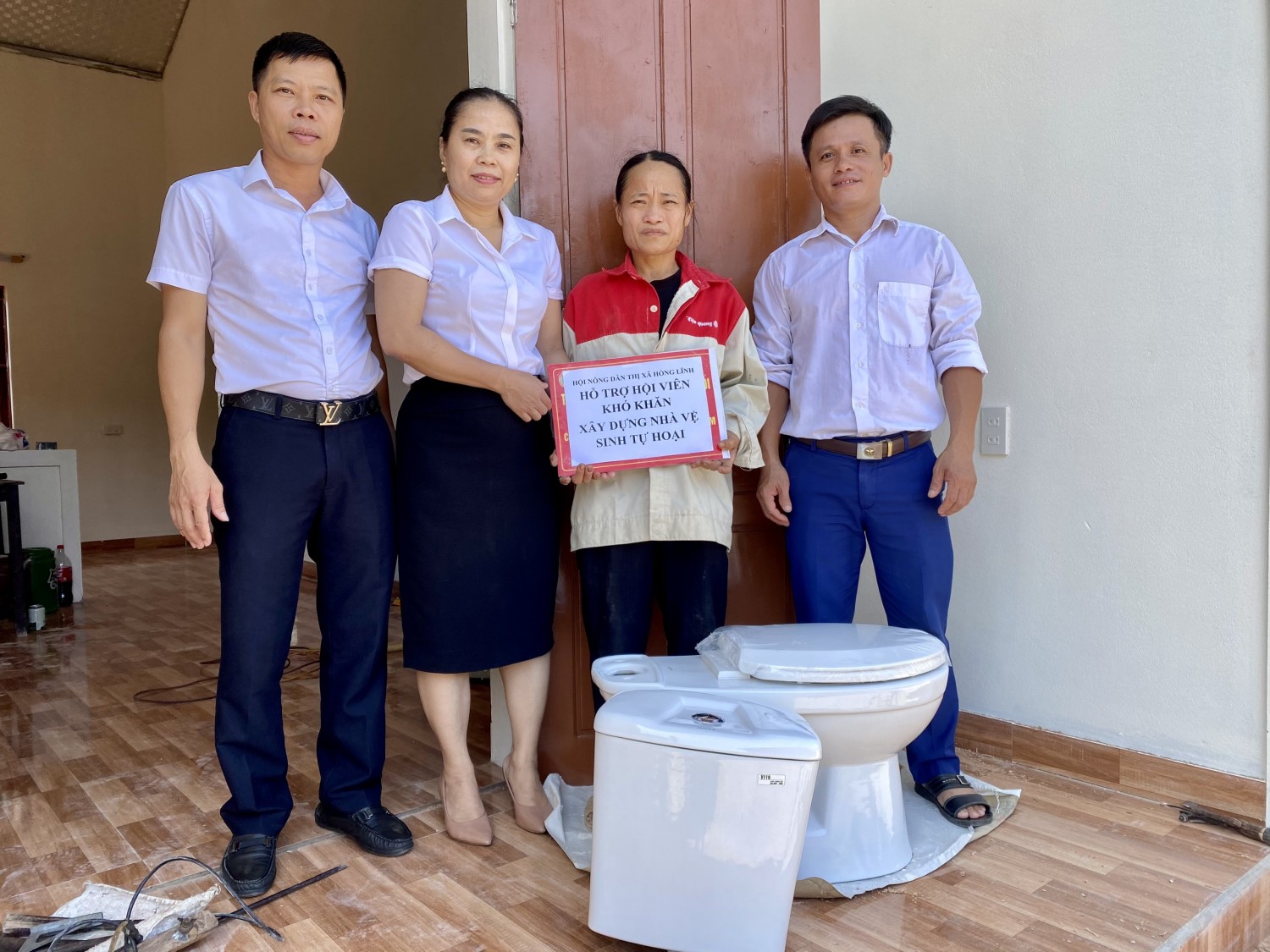 Hỗ trợ hoàn thiện nhà ở cho chị Nguyễn Thị Hiền ở Chi hội Trung Hậu, phường Trung Lương