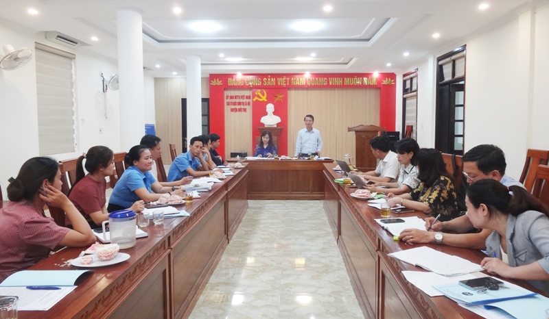 Đồng chí Đặng Giang Trung – Phó Bí thư Thường trực Huyện uỷ, Chủ tịch HĐND huyện phát biểu tại buổi làm việc với đoàn kiểm tra