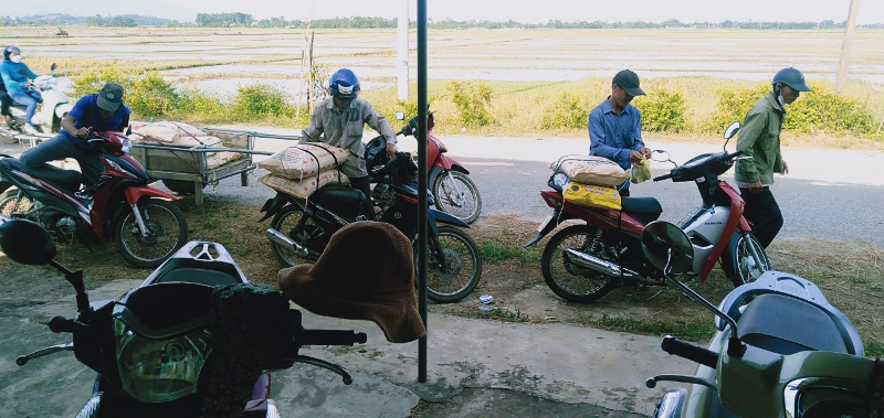 Hội Nông dân xã Gia Hanh huyện Can Lộc phối hợp cung ứng phân bón cho hội viên nông dân
