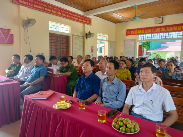 Hội Nông dân xã Tùng Châu ra mắt Câu lạc bộ “Nông dân với pháp luật”