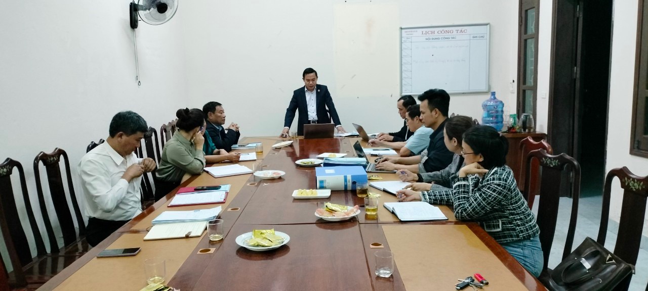 Đồng chí Trần Đình Ước - Phó Chủ tịch Hội Nông dân tỉnh kết luận kiểm tra tại Hội Nông dân huyện Lộc Hà