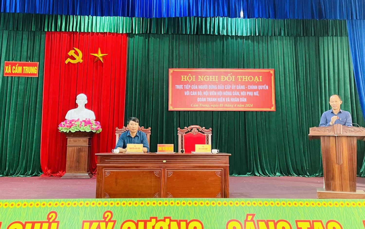 Hội nghị đối thoại giữa người đứng đầu cấp ủy, chính quyền với cán bộ, hội viên nông dân xã Cẩm Trung