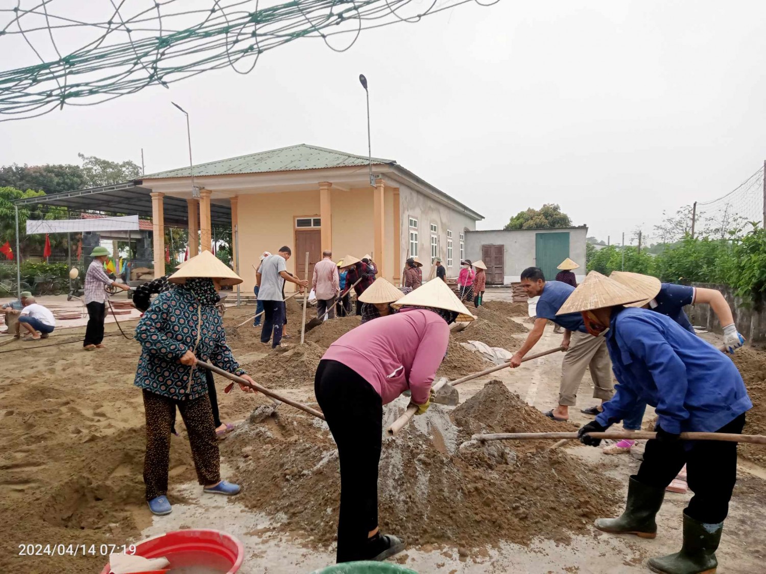 Ban Chấp hành Hội Nông dân xã Xuân Hải hỗ trợ phong trào xây dựng nông thôn mới