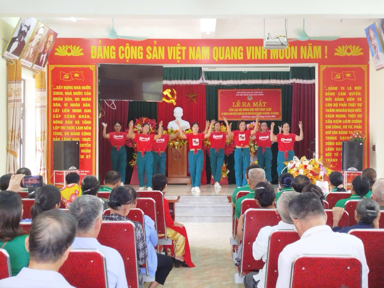 Hội Nông dân xã Cẩm Duệ, huyện Cẩm Xuyên ra mắt Câu lạc bộ "Nông dân với pháp luật" tại thôn Chu Trinh