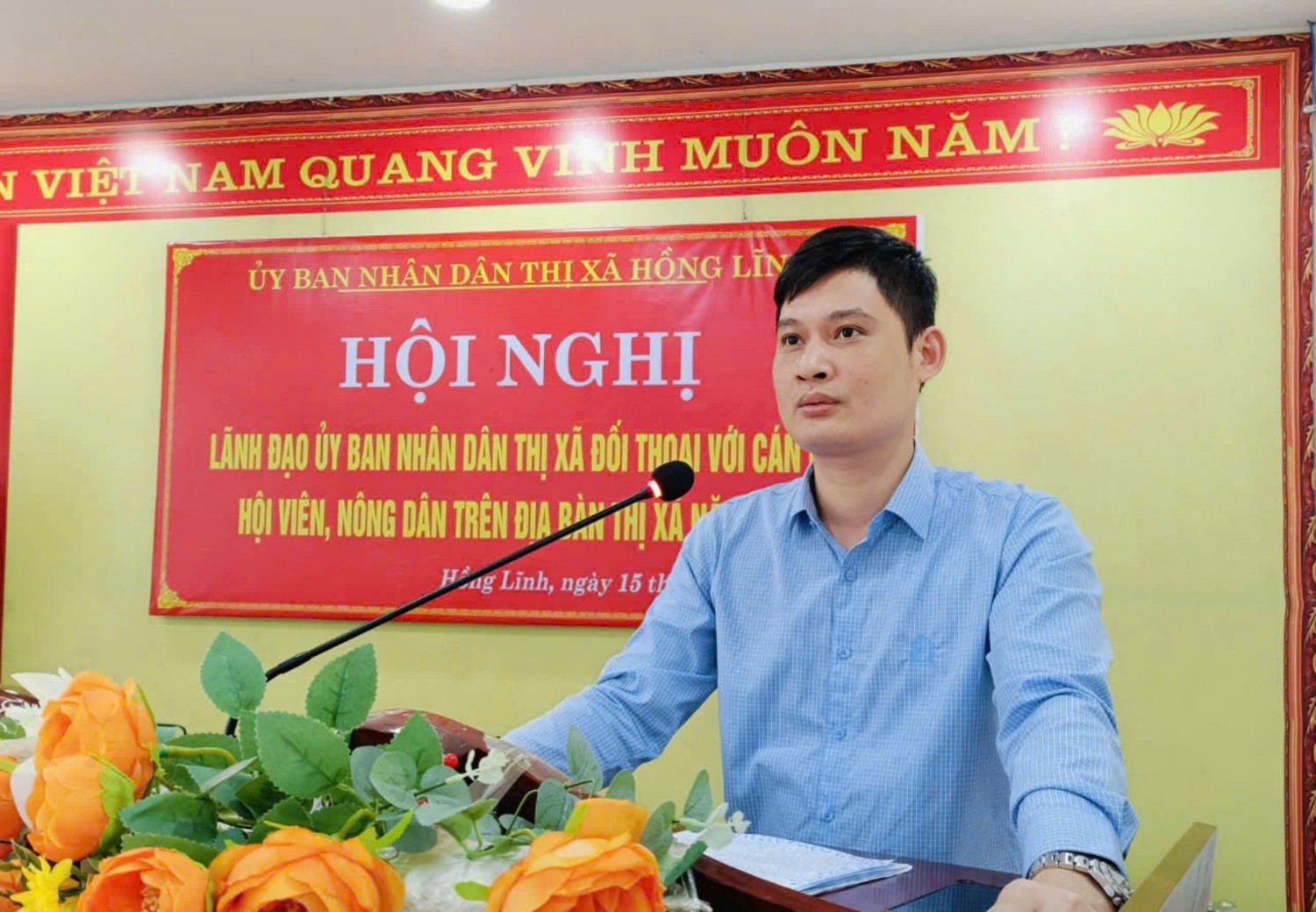 Đồng chí Chu Hồ Anh Tuấn, UVBTV Thị ủy, Trưởng Công an thị xã trả lời các câu hỏi liên quan đến lĩnh vực ANTT