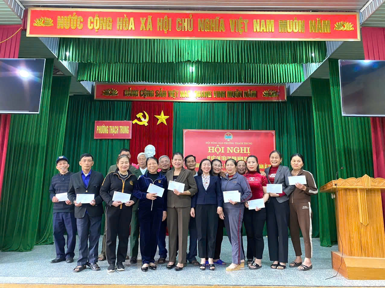 Hình ảnh tặng quà