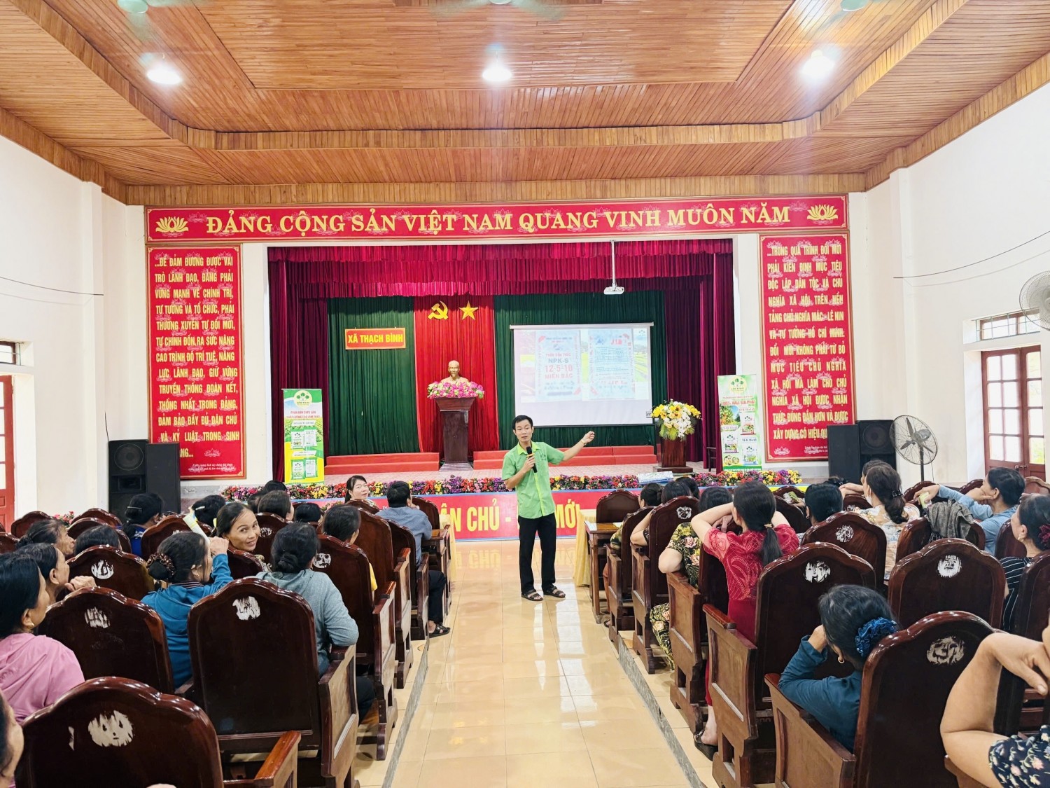 Trung tâm Hỗ trợ nông dân Hà Tĩnh tổ chức 16 lớp tập huấn kỹ thuật sử dụng phân bón và lồng ghép tuyên truyền giới thiệu việc làm