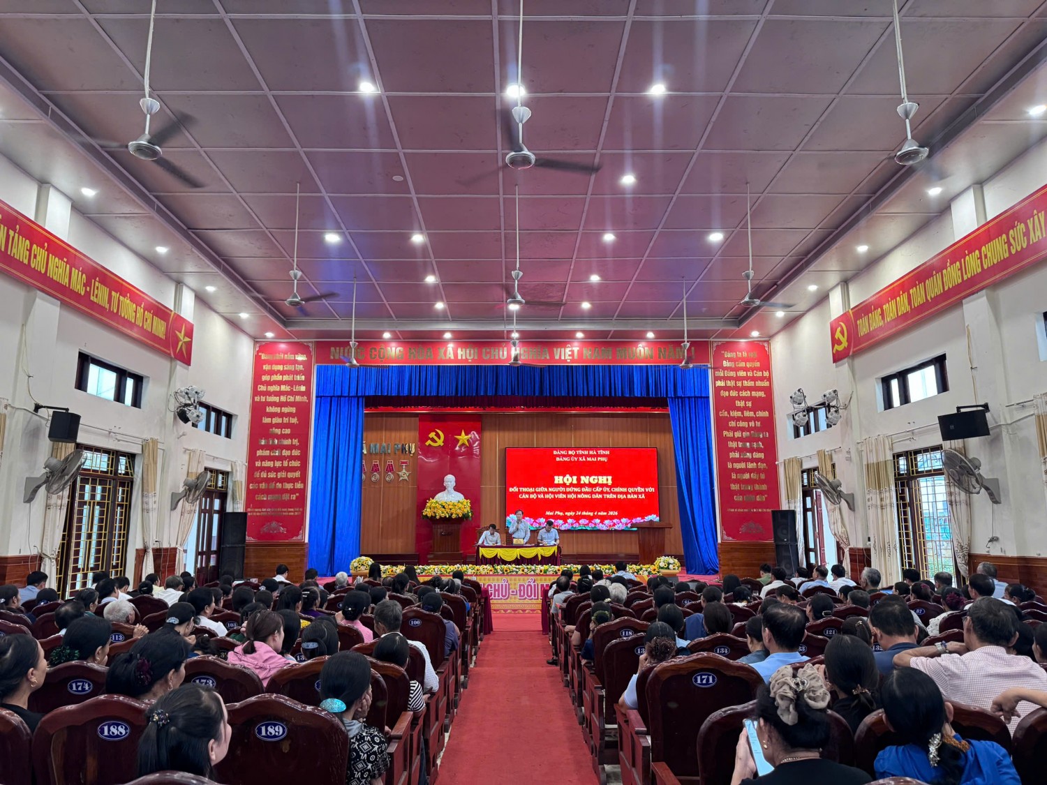 Toàn cảnh hội nghị