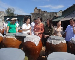 Cở chế biến nước mắm Nhất Ninh xã Kỳ Ninh, thị xã Kỳ Anh - hộ sản xuất kinh doanh giỏi cấp tỉnh nhiều năm nay
