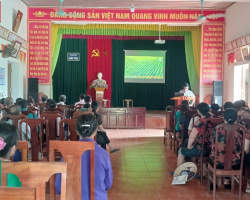 Hội Nông dân xã Tùng Ảnh phối hợp tổ chức tập huấn, hướng dẫn bà con nông dân sử dụng phân bón hợp lý